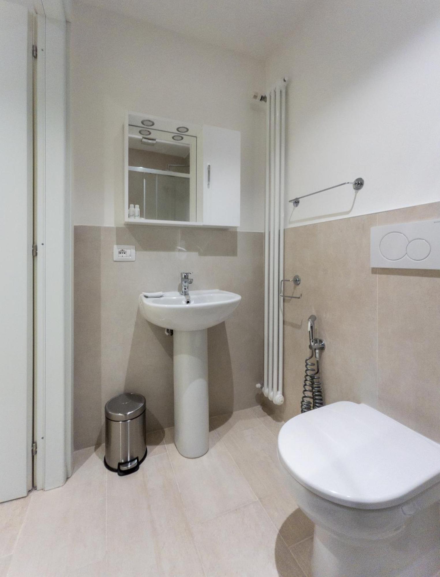 מילאנו Rrrapido Holy Suites And Rooms - Via Sardegna מראה חיצוני תמונה